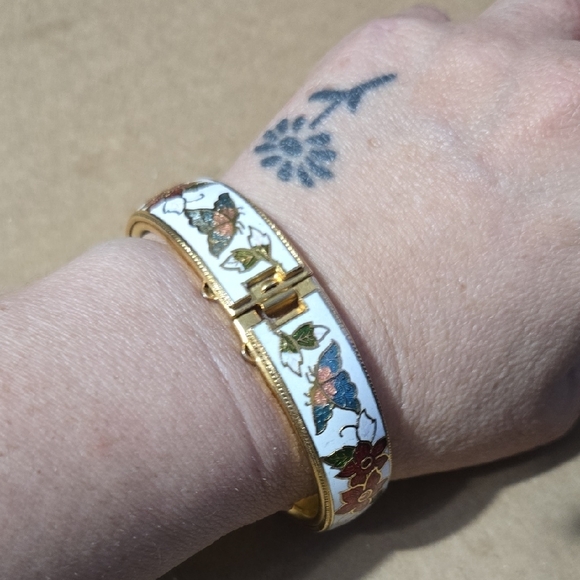 Vintage White Cloisonne Hinged Bangle Bracelet - Picture 9 of 9